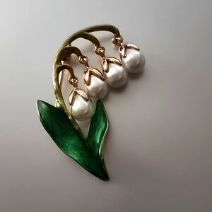LILY BROOCH Simulated Pearls Whimsy and Beauty